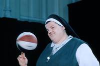 Кадр Монахини в бегах