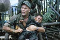 Кадр Осада базы «Глория»