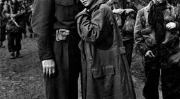 Кадр из фильма "Преданные" - 1