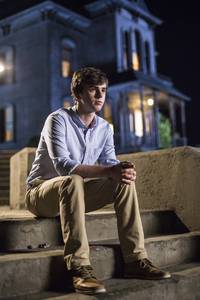 Кадр Мотель Бейтсов