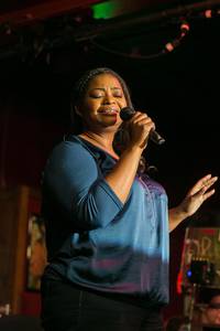 Кадр Красные браслеты 