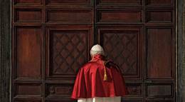 Кадр из фильма "У нас есть Папа" - 2