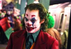 Хоакин Феникс в гриме Джокера: теперь ближе к комиксу