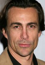 Дэниэл Бернхард фото