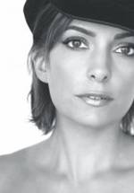 Becca Battoe фото