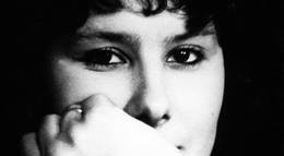 Кадр из фильма "В опасности и крайней нужде нерешительность приводит к беде" - 1