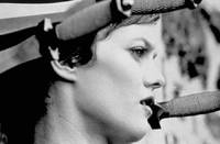 Кадр Девушка на мосту