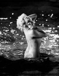 Кадр Что-то должно случиться