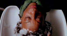 Кадр из фильма "Маленькое красное платье" - 2