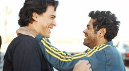 Кадр из фильма "Родился где-то" - 2