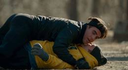 Кадр из фильма "Побеждай!" - 2