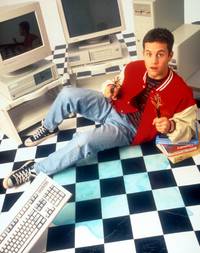 Кадр Компьютер в кроссовках