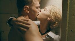 Кадр из фильма "Светлая сторона Луны" - 2