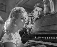 Кадр Майские звезды