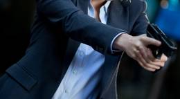 Кадр из фильма "Кризис" - 1