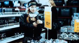 Кадр из фильма "Адамски" - 2