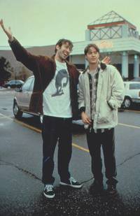 Кадр Тусовщики из супермаркета