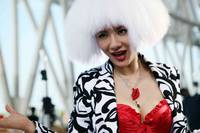 Кадр Восток против Запада