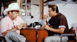 Кадр из фильма "Горячее местечко" - 2