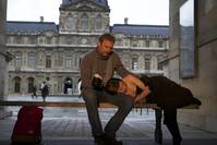 Кадр 3 дня на убийство