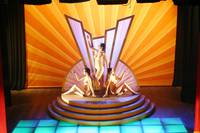 Кадр Миссис Хендерсон представляет