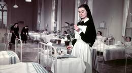 Кадр из фильма "История монахини" - 2