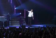 Кадр Она его обожает