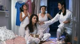 Кадр из фильма "Невеста и предрассудки" - 2