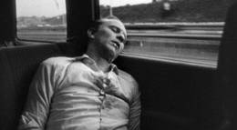 Кадр из фильма "Человек кусает собаку" - 2