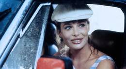 Кадр из фильма "Женщина в красном" - 1