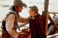 Кадр К югу от рая, к западу от ада