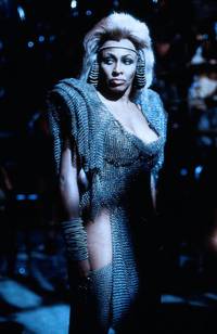 Кадр Безумный Макс 3: Под куполом грома