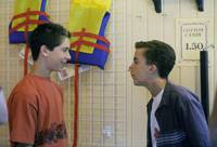 Кадр Малкольм в центре внимания