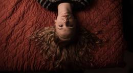 Кадр из фильма "Дитя тьмы" - 2