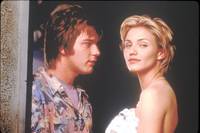 Кадр Менее привычная жизнь