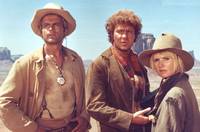 Кадр Гений, два земляка и птенчик