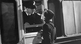 Кадр из фильма "В котором мы служим" - 2