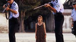 Кадр из фильма "Медвежий поцелуй" - 2