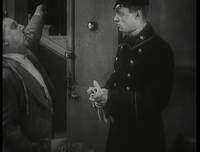 Кадр Девушка с коробкой