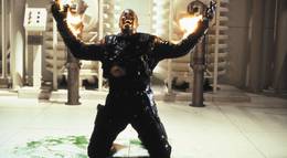 Кадр из фильма "Спаун" - 1