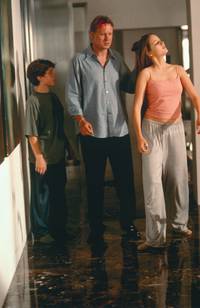 Кадр Стеклянный дом