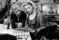 Кадр Автобусная остановка