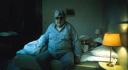 Кадр из фильма "Песни со второго этажа" - 2