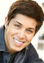 Brandon Larracuente фото