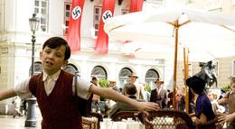 Кадр из фильма "Мальчик в полосатой пижаме" - 2