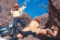 Кадр Банда в мини-юбках