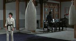 Кадр из фильма "Леди кунг-фу" - 2