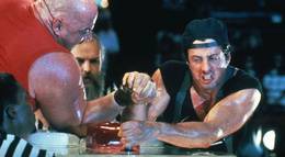 Кадр из фильма "Изо всех сил" - 2