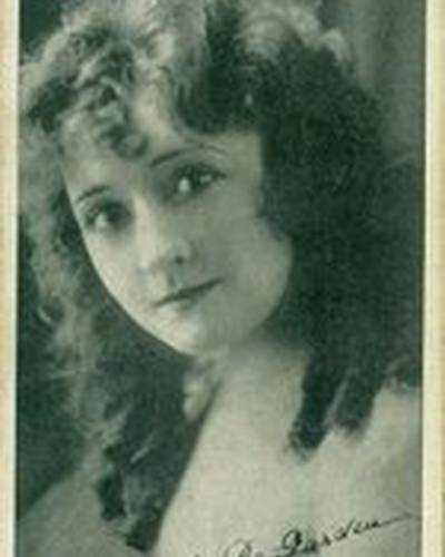 Adele DeGarde фото