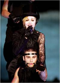Кадр Madonna: The Confessions Tour Live from London